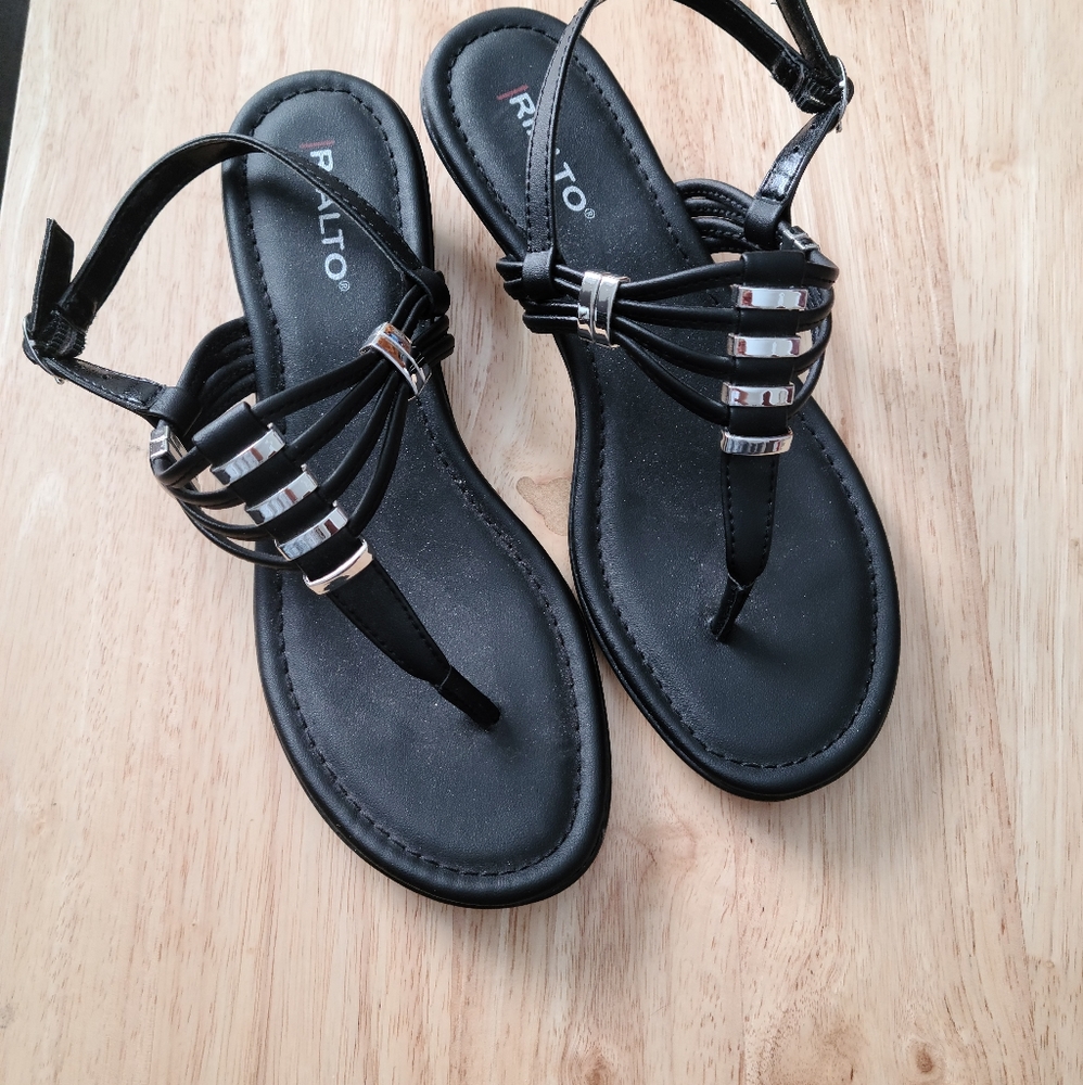 Sandles